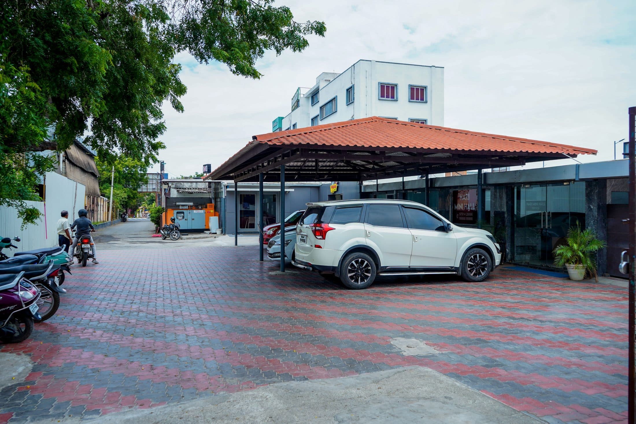 The restaurant exterior and forecourt — Dancing Chef Biriyani, Coimbatore (3)